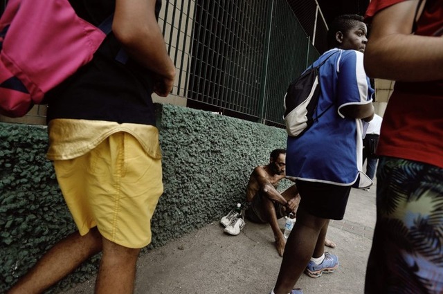 Progetto senzatetto drogati e alcolizzati sotto viadotto Machado a San Paolo Brasile Accademia Boxe Nilson Garrido